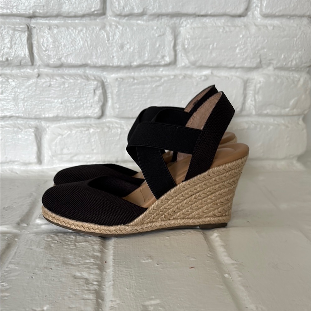 Close-toe Black Wedge Espadrilles